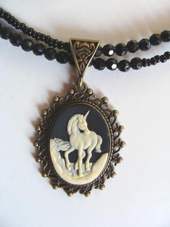 PENDENTIF LICORNE BRONZE AVEC PERLES