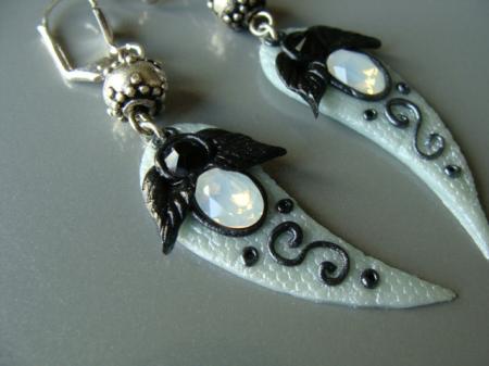 boucles d'oreilles feuilles bleu pâle/noir
