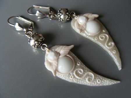 boucles d'oreilles feuilles blanc nacré